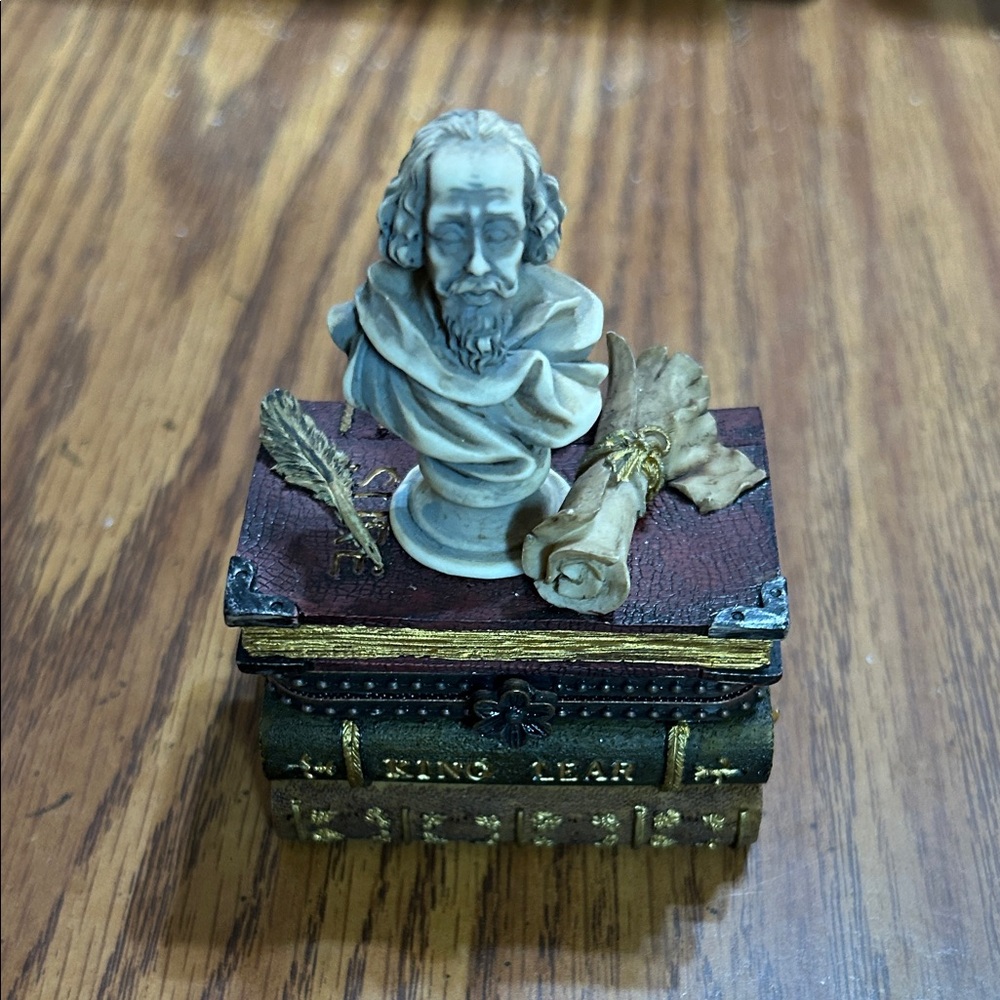 Classic Ivory Bust Decorative Box with Gold Accents